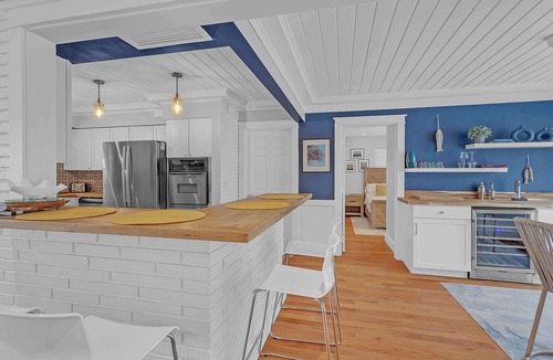 The Cove Apartment | Private Pool | Tiki Bar | 3BR | Near Pier & Beach