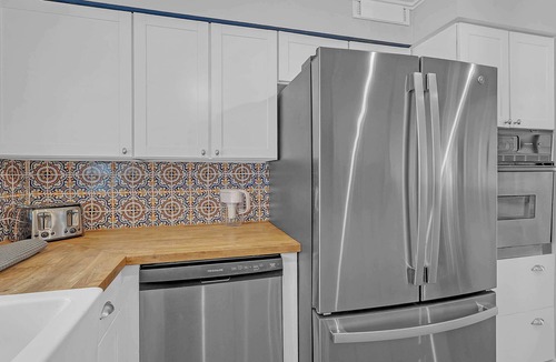 The Cove Apartment | Private Pool | Tiki Bar | 3BR | Near Pier & Beach