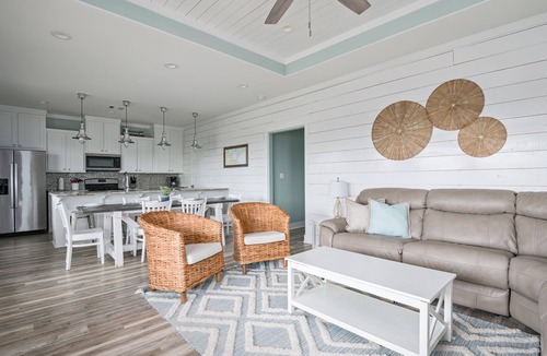 Crystal Beach House | Private Pool, Steps to Beach with Direct Access, Pet-friendly!
