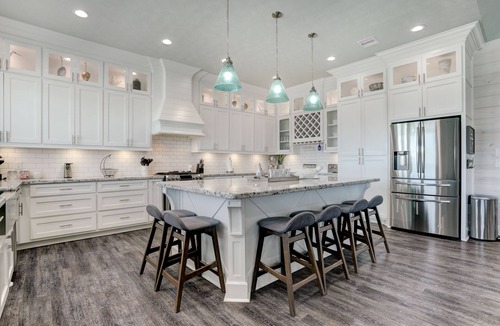 Port Bolivar House | PRIVATE POOL & HOT TUB! Sleeps 22 w/3 King Master Suites & 8 Queen beds!