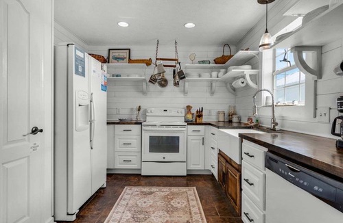 El Centro Beach House | Private Pool, Private Home 6min walk to the Beach!