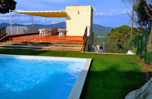 Lloret de Mar Cottage | Private Pool Villa for 12, Only 3.5km from Beach