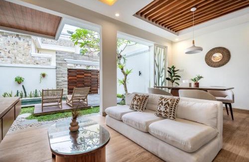 Tumbak Bayuh Villa | Private Pool Villa Arsy w Rooftop By Orivista