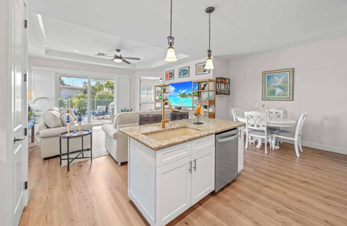 Truckland Apartment | Private Pool Villa Near Sanibel | End Unit Retreat