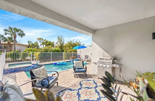 Truckland Apartment | Private Pool Villa Near Sanibel | End Unit Retreat
