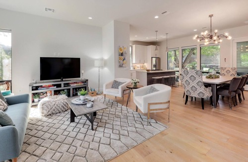 Barton Hills House | Private Pool, Walk to DT, LOW Winter + SXSW Rates!