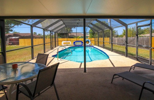 Englewood East House | Private Pool, Wind And Waves