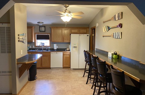 Lonergan House | Private property “A Wave From it All”. 2 minutes from the beach!