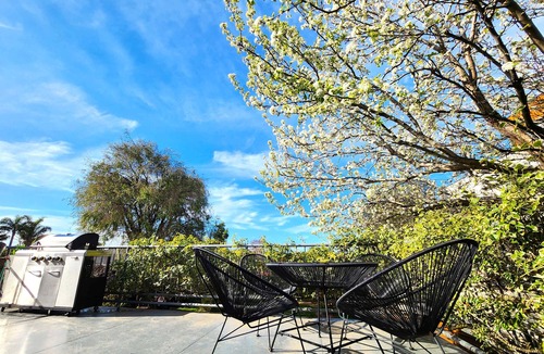 Highett House | Private quad guest room with full kitchen and free parking