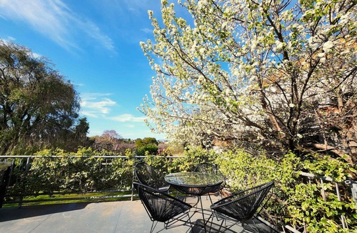 Highett House | Private quad guest room with full kitchen and free parking