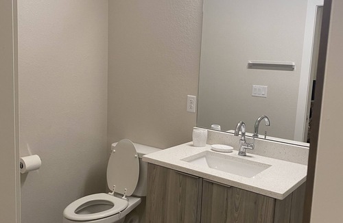 Hale House | Private Quaint Cozy Room
