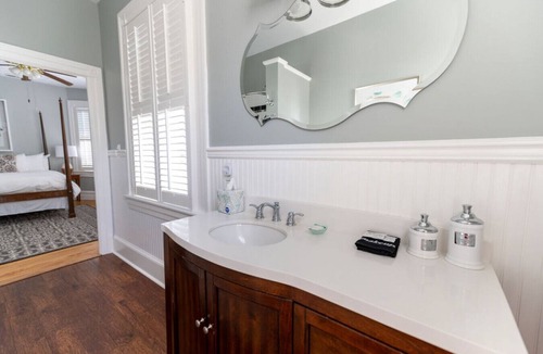 Edenton Bed & Breakfast | Private Queen Suite 2nd Floor Bed & Breakfast Historic Edenton Downtown