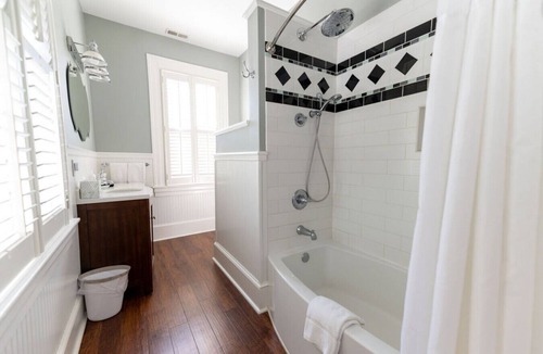 Edenton Bed & Breakfast | Private Queen Suite 2nd Floor Bed & Breakfast Historic Edenton Downtown