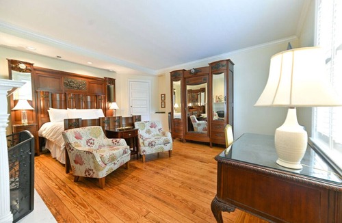 Edenton Bed & Breakfast | Private Queen Suite 2nd Floor Bed & Breakfast Historic District Downtown