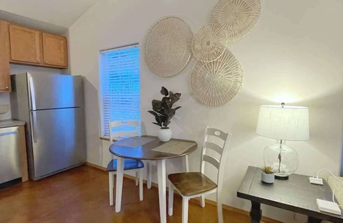 Palmer House | Private & Quiet! 2bd/2ba w/Laundry & Mt. Views!