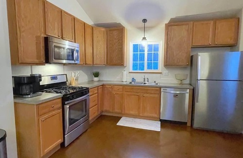 Palmer House | Private & Quiet! 2bd/2ba w/Laundry & Mt. Views!