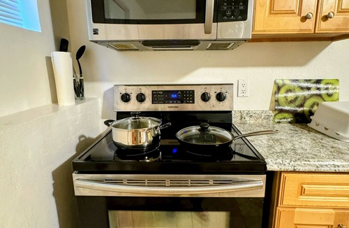 Fairview House | Private, Quiet, and Cozy /laundry inside