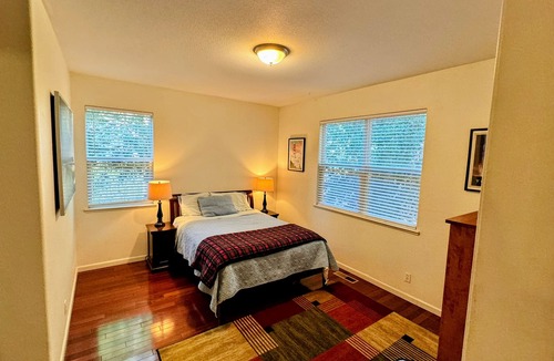 Fairview House | Private, Quiet, and Cozy /laundry inside