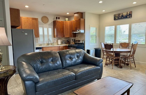 Napa Apartment | Private/Quiet/Comfy Duplex <1 mile walk Downtown Napa