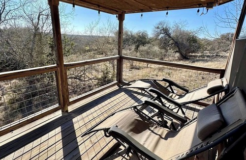 Fredericksburg Cabin | Private, quiet, rustic cabin. Minutes from Old Tunnel State Park