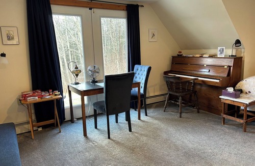 Guilford Apartment | Private, Quiet Studio With Mountain Views
