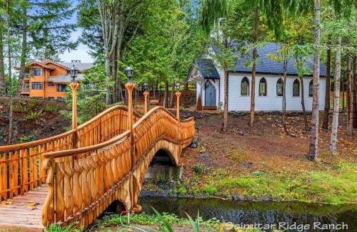 Anacortes Apartment | Private Ranch 2BR Cabin Retreat Sleeps 9