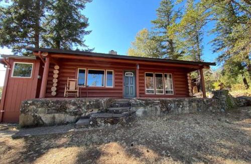 Shady Cove House | Private Ranch Log Cabin Lakeside Escape