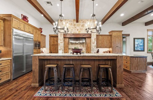 Bergheim House | Private Ranch/Pool/Ping Pong/Yoga/Weddings/Games