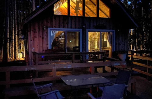 Adams County Cabin | Private “readaway” retreat. Enjoy quality time, unwind and reset. Dog friendly.