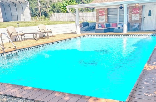 Silsbee House | Private Relaxing Escape - Cozy Jet Tub