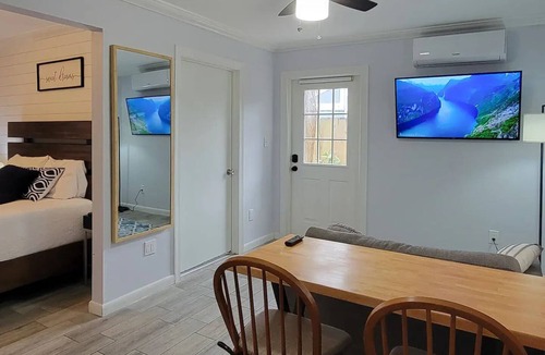 Weston Apartment | Private Relaxing Studio - Weston