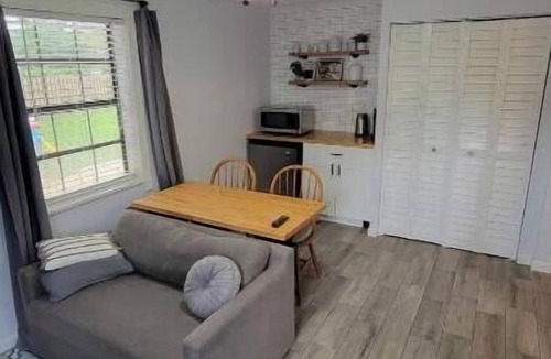 Weston Apartment | Private Relaxing Studio - Weston