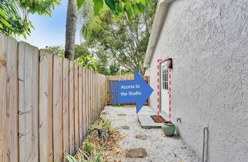 Weston Apartment | Private Relaxing Studio - Weston