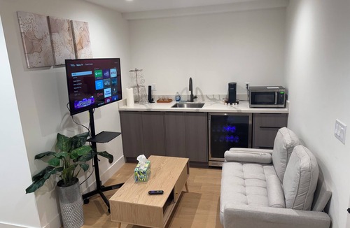Outer Mission House | Private Remodeled 2BR driveway parking