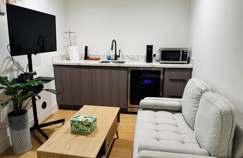Outer Mission House | Private Remodeled 2BR driveway parking