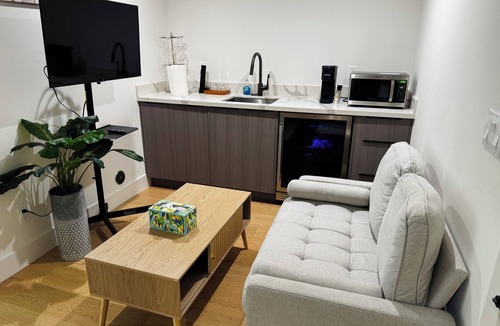 Outer Mission House | Private Remodeled 2BR driveway parking