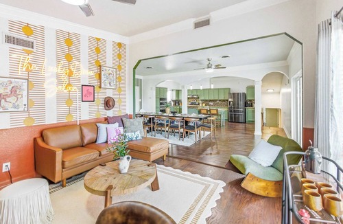 San Antonio House | Private Resort | 95° Pool + 4 Baths Near Pearl