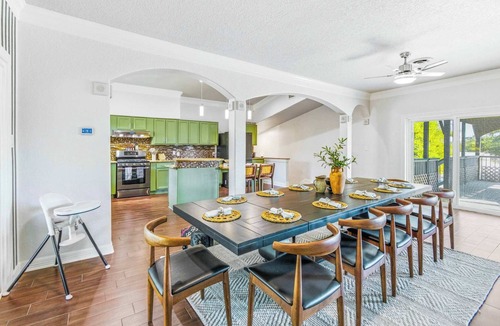 San Antonio House | Private Resort | 95° Pool + 4 Baths Near Pearl