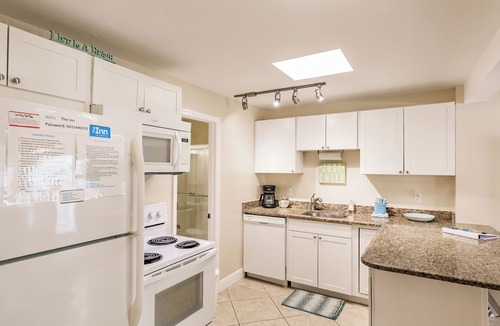 Siesta Key Hotel | Private Resort Across street from beach