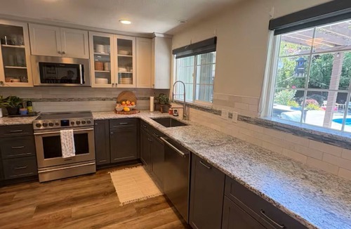 Grants Pass House | Private Resort Pool, Spa + Sauna
