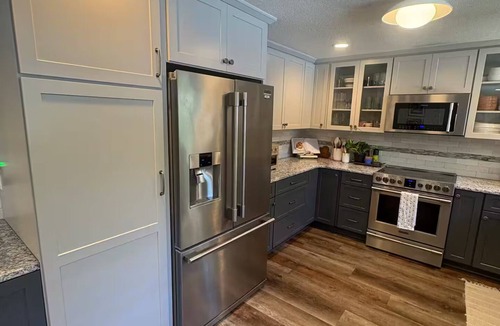 Grants Pass House | Private Resort Pool, Spa + Sauna