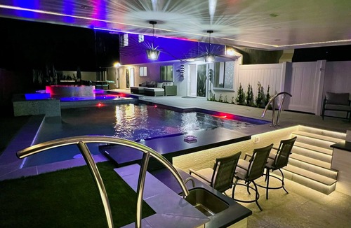 Woodland Hills House | Private Resort-Style Escape w/Heated Pool & Spa!