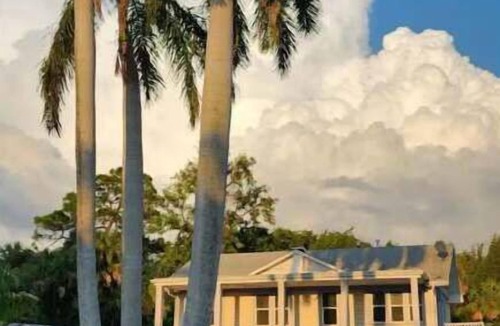 Indian Beach Sapphire Shores House | Private Resort