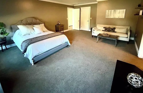 Waterford House | Private Resort/ Vacation House