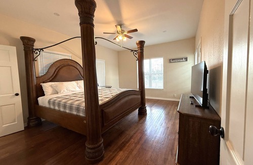 Seguin Other | Private Retreat Farmhouse/River/Fire Pit/Foosball/Large Lot & Trees