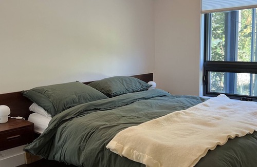 Creemore House | Private retreat on the Noisy River near Creemore and Devils Glen.