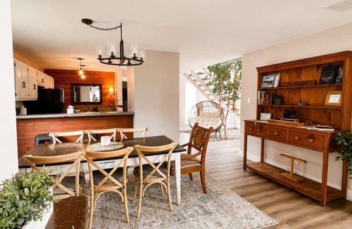 Cedar Creek House | Private Retreat w/Animals. Outdoor Fire pit/BBQ