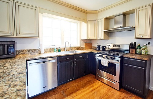 Warwick House | Private Retreat w/Pool, Hot Tub & Fire Pit, Perfect for Groups!