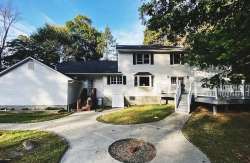 Warwick House | Private Retreat w/Pool, Hot Tub & Fire Pit, Perfect for Groups!