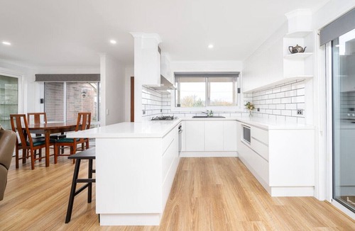 Lilydale House | Private Retreat with Spacious Alfresco & Parking